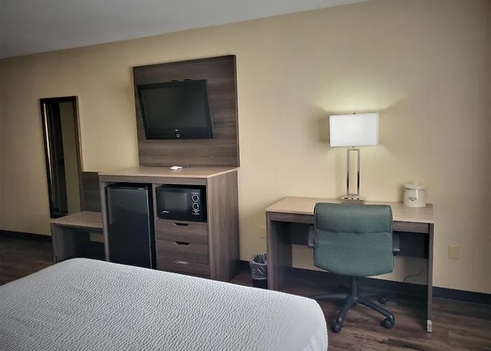 Baymont By Wyndham Santa Fe Hotel